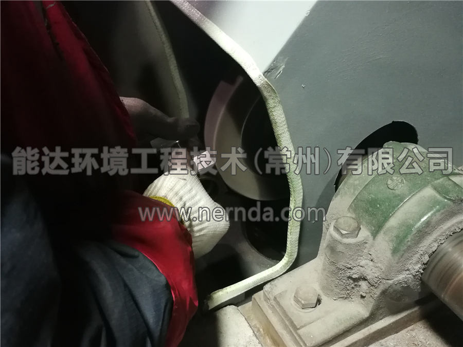  使用了我公司設(shè)計(jì)生產(chǎn)的濾筒除塵設(shè)備一段時(shí)間后，工人的工作環(huán)境得到了大大的改善